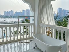 -芭黎人江景轻奢酒店(告庄西双景星光夜市店)