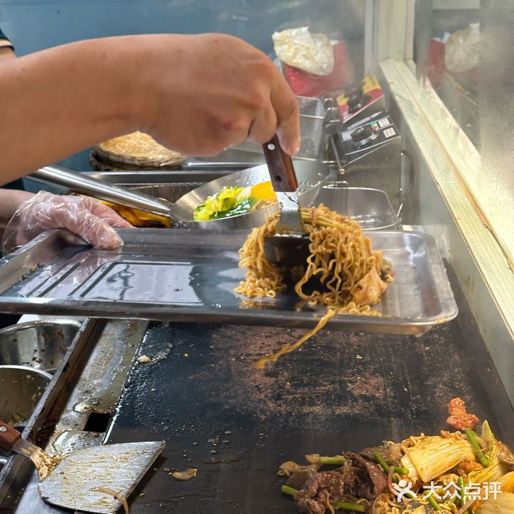 学校食堂价格，在市中心吃饱饱！