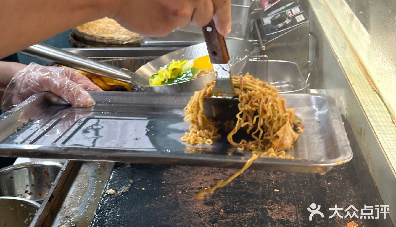 学校食堂价格，在市中心吃饱饱！