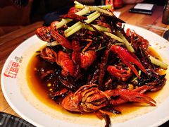 手抓香辣小龙虾-红盔甲·小龙虾(人民广场店)