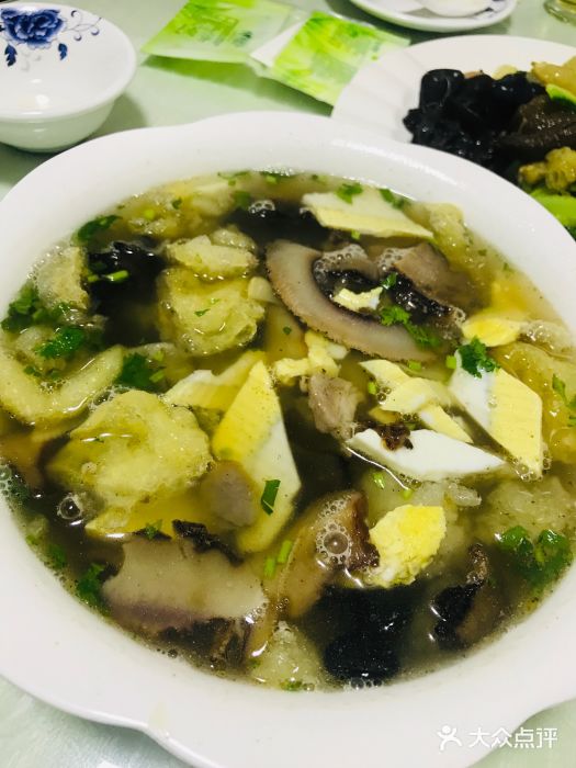 新鑫餐馆鱼肚参汤图片