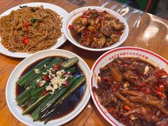 -堂瓦里·33年传统赣菜(第一街区店)