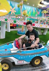 -维佳童话镇演出现场(徐东店)