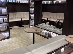 -钟书阁(群光广场店)