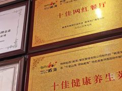 -蚝堡海鲜·威海菜·海肠捞饭·烧烤·亚洲吃蚝公司(幸福门店)