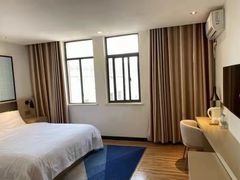 -柏曼酒店(合肥国购广场三里庵地铁店)