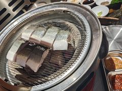 -围炉肉舍•炭烤活鳗•丹东海鲜烤肉(步行街店)