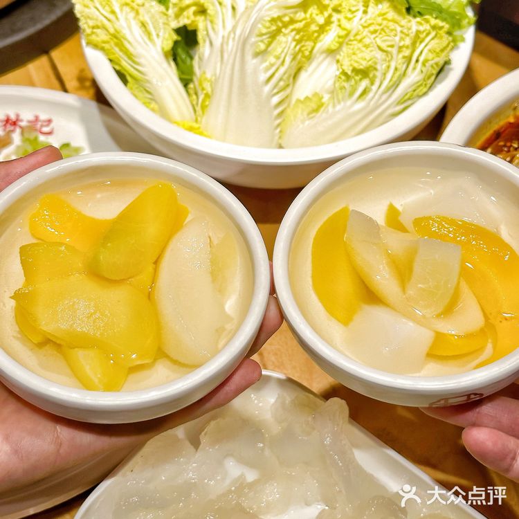 小伙伴说，在杭州吃港式打边炉，只去林记，老好吃了