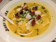 -渝是乎酸菜鱼(龙旗购物中心店)
