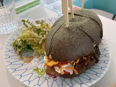 墨鱼汁炸鱼扒包-拾挚扒房(招商花园城店)