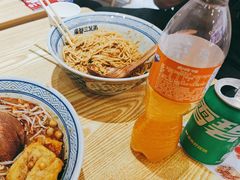 -魔都三兄弟酸辣粉·蘸卤炸串(虹桥万科店)