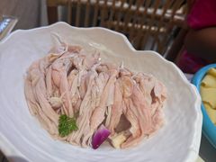 -老牌坊云南鱼豆花火锅(哈西万达店)