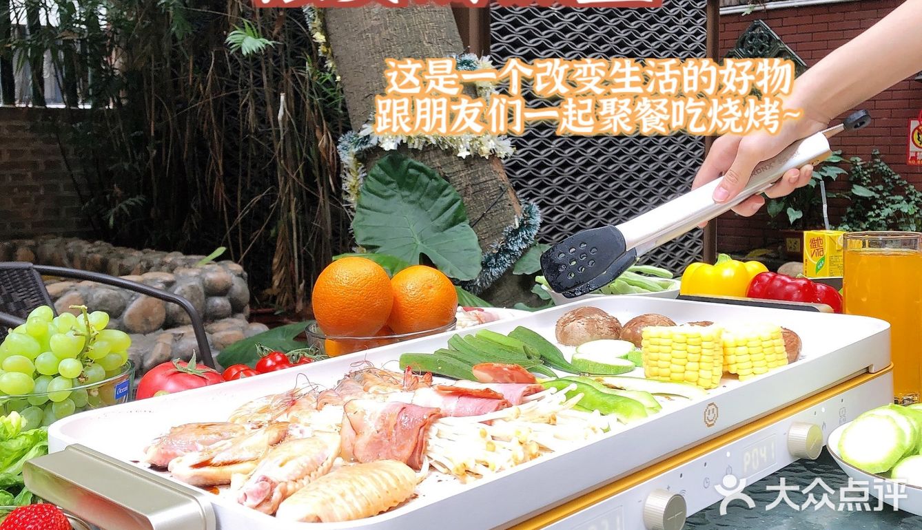 跟朋友们一起聚餐吃烧烤~朋友搬新家，我们去吃饭