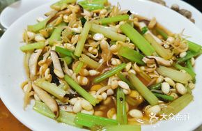Bean Sprout and Tofu Skin Stir-Fry with Celery