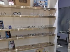 -视野联行眼镜•蔡司•依视路(温江店)