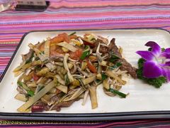 -香巴拉云南餐厅(华莱坞店)