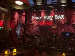 -FOUR PLAY BAR