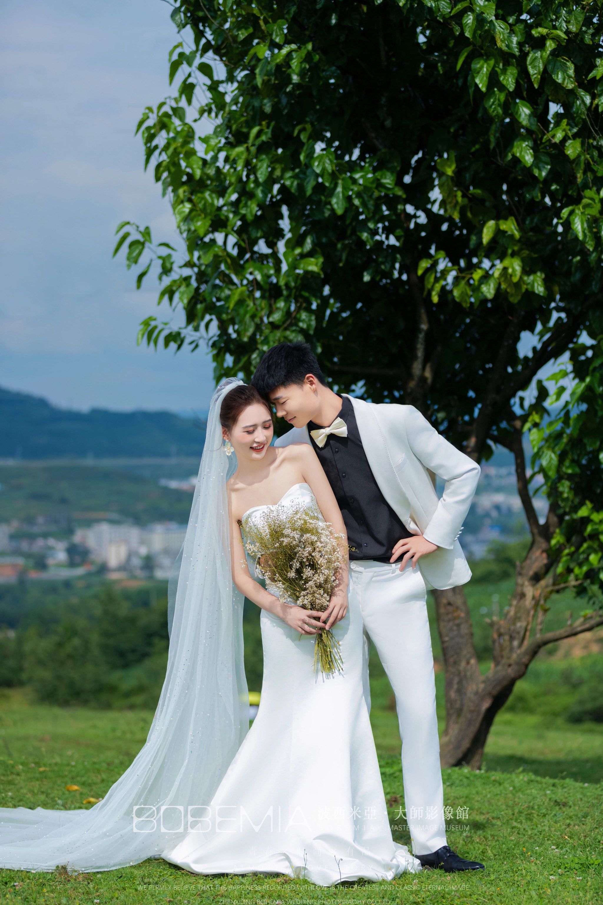 看到抖音视频,所以来波西米亚拍了一套婚纱照,一天拍下来还是有点累的