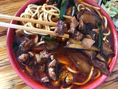 红烧牛肉拼回锅肉面-全味面馆
