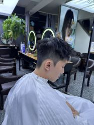 -藤野造型专业烫染接发