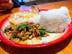 九层塔炒猪肉+荷包蛋饭-我的甜·泰国餐厅