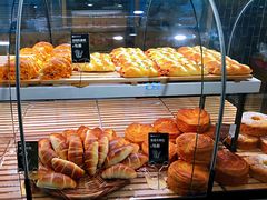 面包甜点陈列柜-皇家美孚·蛋糕外送(东部佳世客店)