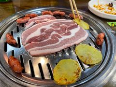 厚切猪肉-·缸桶屋·韩式牛肋条自助烤肉(西湖D11店)