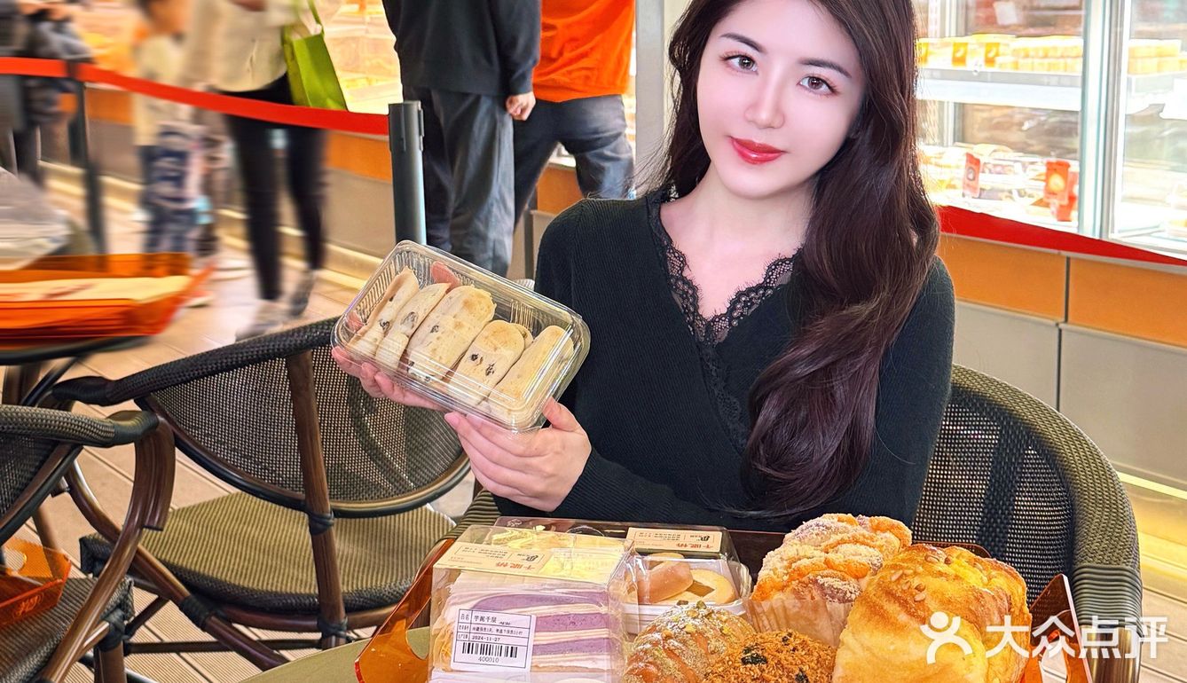 江南万达这么多人排队。。终于买到了！！