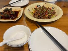-贺记湘菜馆(东体育会路店)