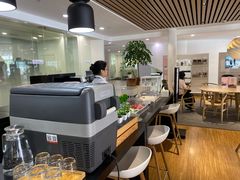 -杭州中沃沃尔沃4S店(滨江区店)