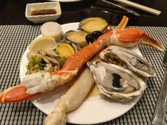 -广州万富希尔顿酒店·感趣自助餐厅·金秋蟹宴生蚝海鲜刺身