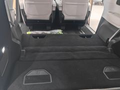 -小鹏汽车(上海静安大融城店)