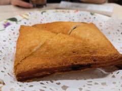 咖喱吞拿鱼角-喜莲咖啡