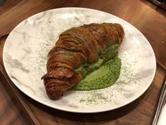 爆浆抹茶可颂-DECAMERON十日谈(卓悦汇店)