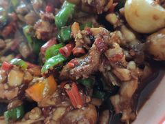 红烧牛蛙-老三样·美食研究中心(世贸路店)