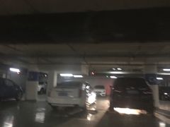 -蓝色港湾停车场