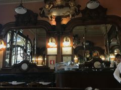 -Majestic Café