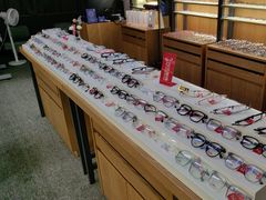 -优医视平价眼镜超市蔡司依视路折扣(小马厂店)