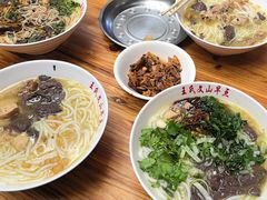 -文山荷鲜居(翠湖店)