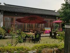 -田园东方蜜桃村的田野营地