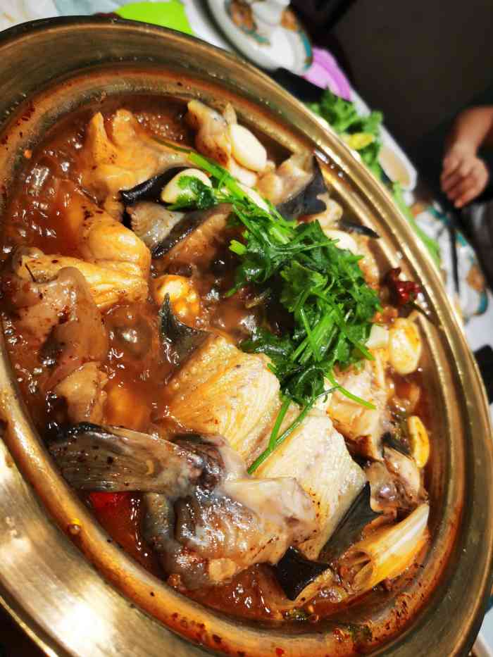 尚吾家蒜瓣鱼(天恒店)-"环境宽敞整洁,服务到位,态度也很好.餐具.