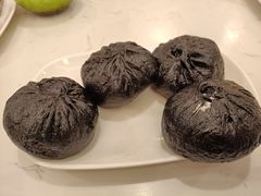 黑猪肉黑金包-李与白包子铺(桐梓林店)