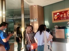 等位区-星巴克(三亚海棠湾国际免税城店)