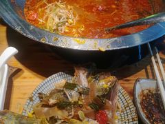 -野山舂·贵州现舂酸汤火锅(鸿通城店)