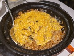 蟹黄煲仔饭-屋里厢上海菜馆