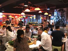 大堂-鲜入围煮花胶鸡海鲜火锅