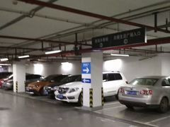 -沃尔玛购物广场（白丽生活广场店）-停车场