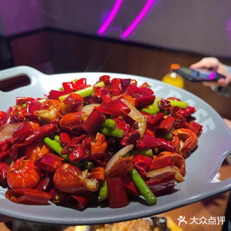 好吃的爆的神仙烤串店💥/聚点串吧·小酒局