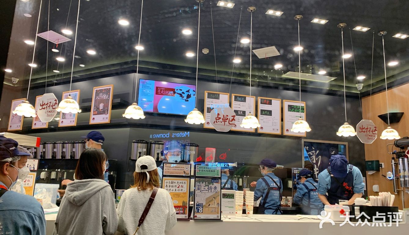 无聊的我去排队喝茶颜悦色了[憨笑]