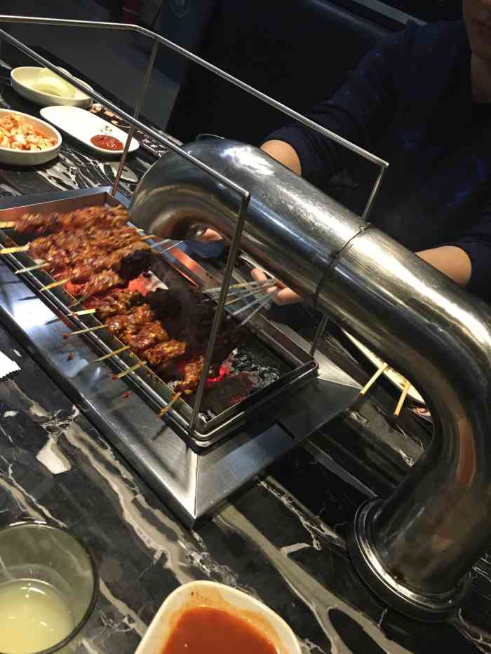 木香串城-"据说是从珲春开来的老串店,需要自己烤,要.